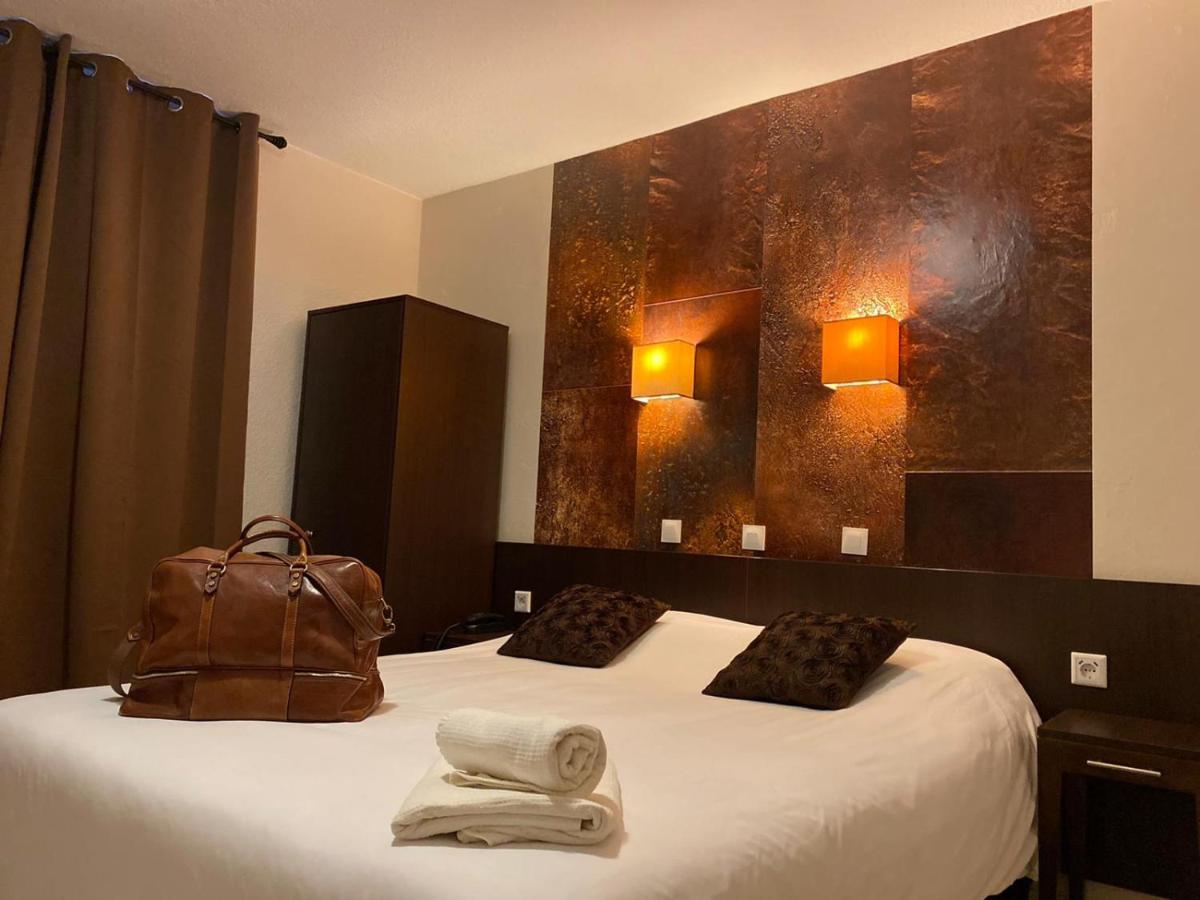 Logis Hostellerie De L'Abbaye 르토로네 외부 사진