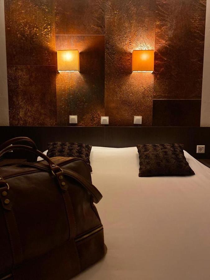 Logis Hostellerie De L'Abbaye 르토로네 외부 사진