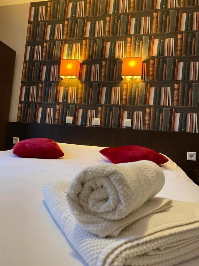 Logis Hostellerie De L'Abbaye 르토로네 외부 사진