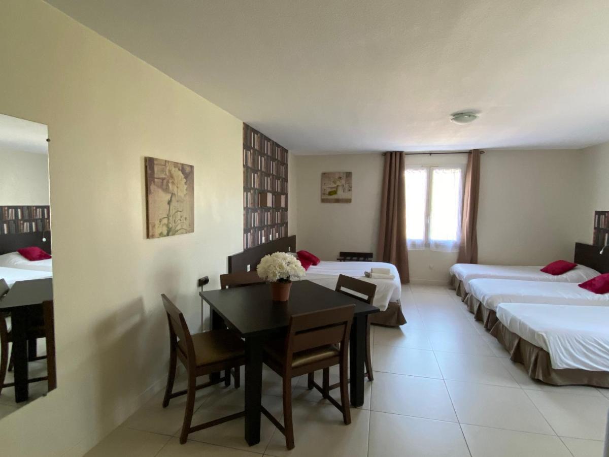 Logis Hostellerie De L'Abbaye 르토로네 외부 사진