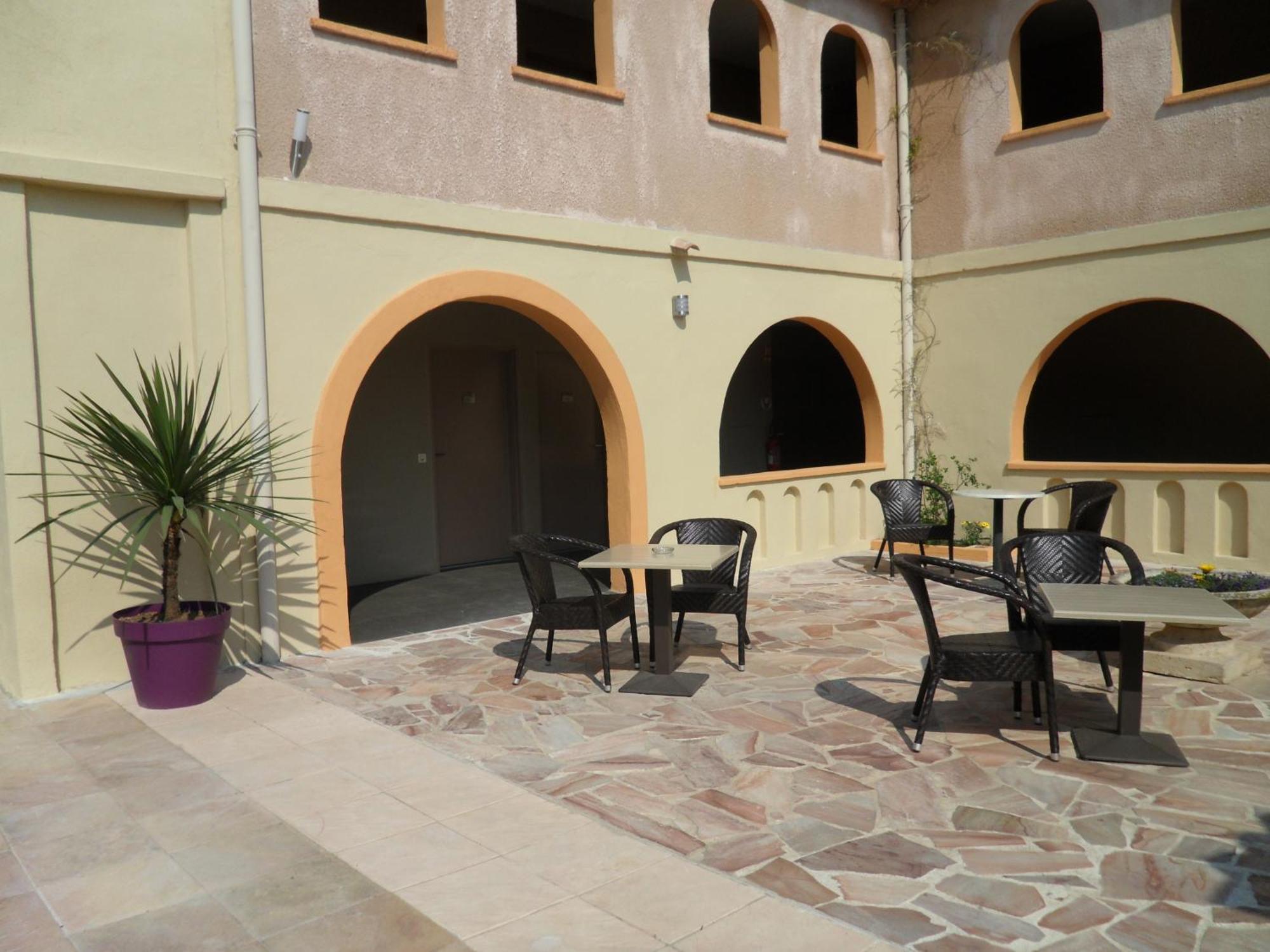 Logis Hostellerie De L'Abbaye 르토로네 외부 사진