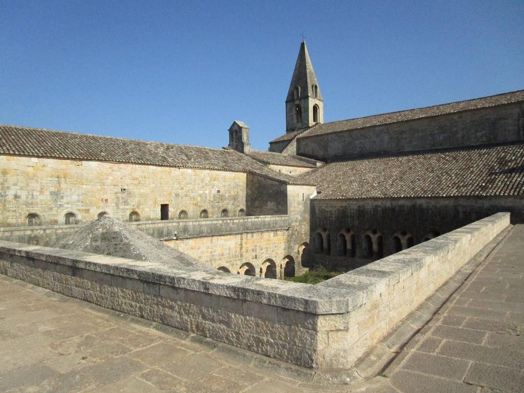Logis Hostellerie De L'Abbaye 르토로네 외부 사진