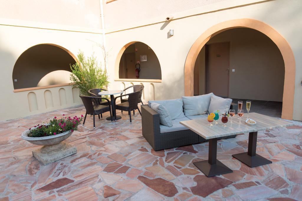 Logis Hostellerie De L'Abbaye 르토로네 외부 사진