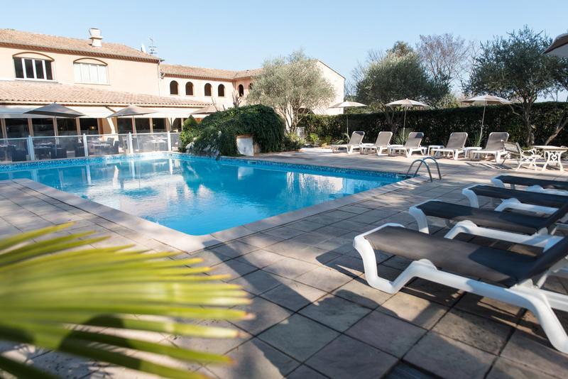 Logis Hostellerie De L'Abbaye 르토로네 외부 사진
