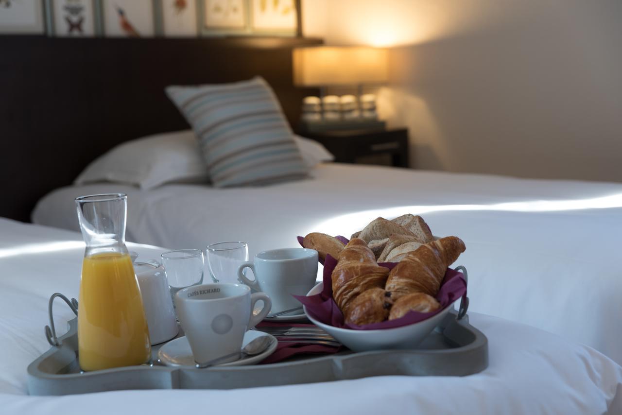 Logis Hostellerie De L'Abbaye 르토로네 외부 사진