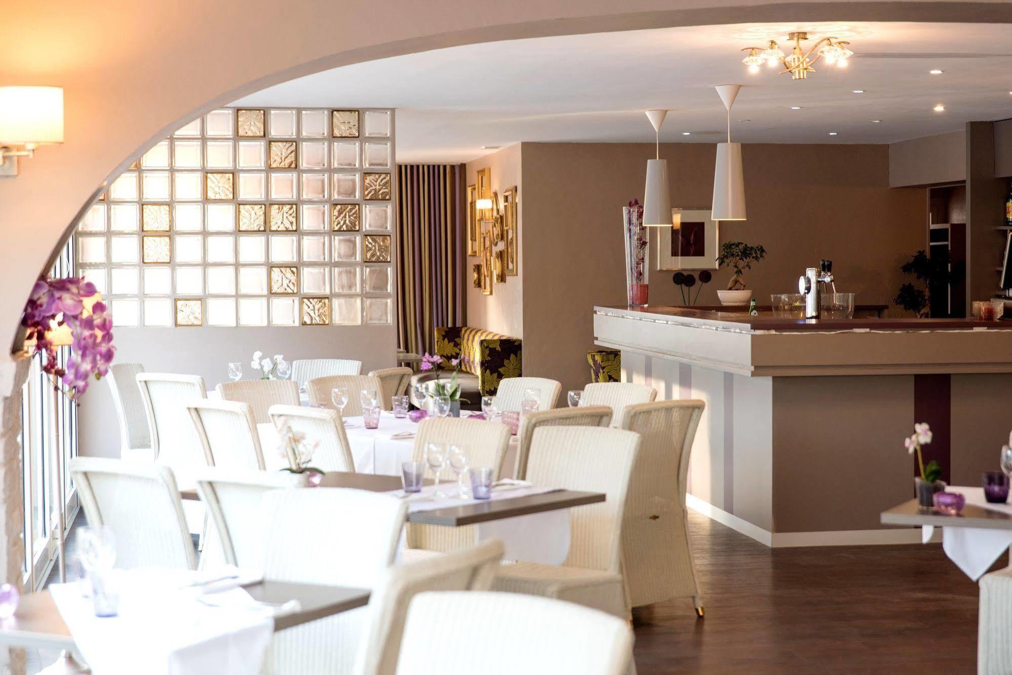 Logis Hostellerie De L'Abbaye 르토로네 외부 사진