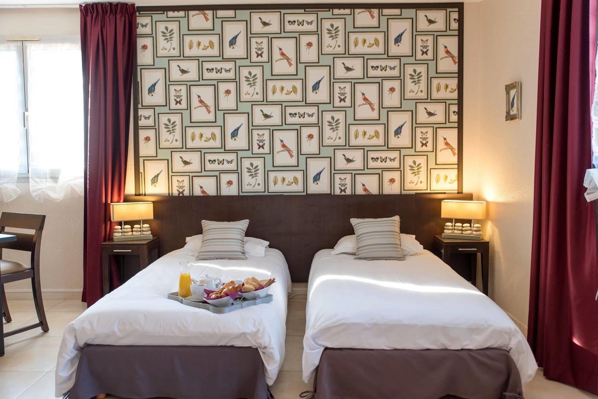 Logis Hostellerie De L'Abbaye 르토로네 외부 사진