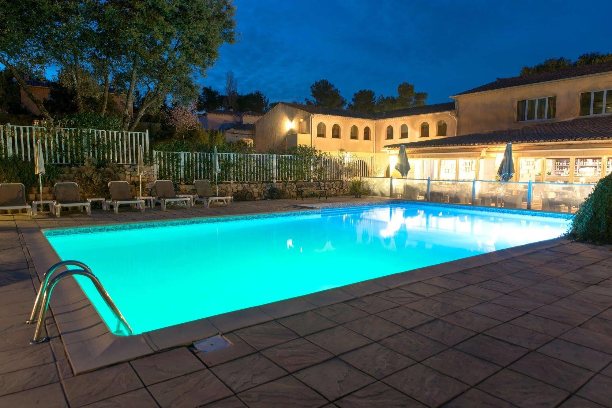 Logis Hostellerie De L'Abbaye 르토로네 외부 사진