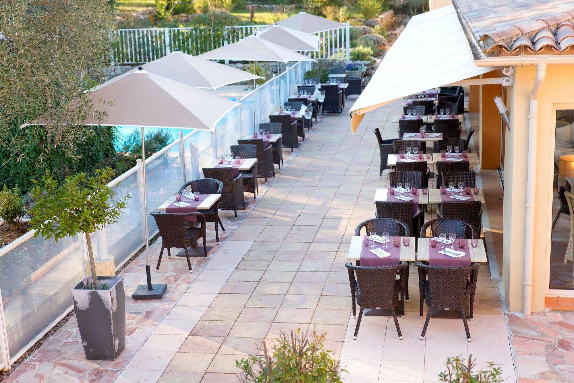 Logis Hostellerie De L'Abbaye 르토로네 외부 사진