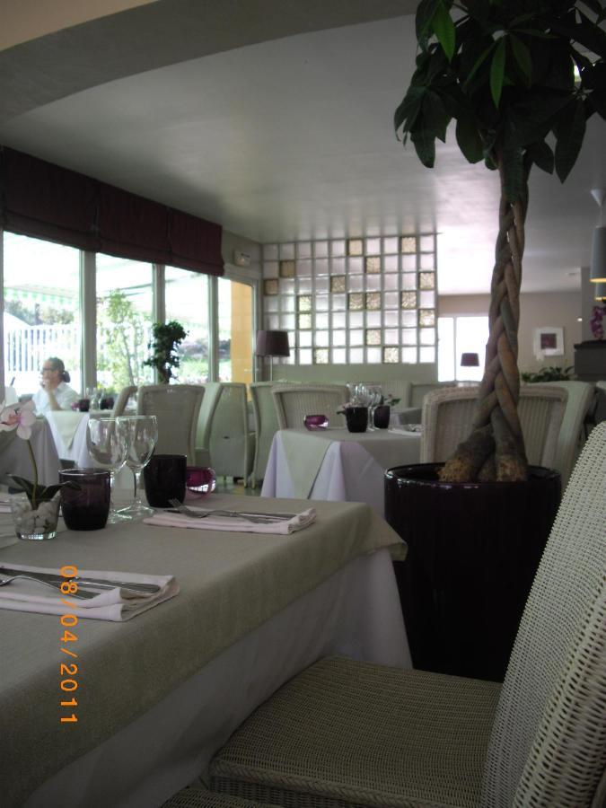 Logis Hostellerie De L'Abbaye 르토로네 외부 사진